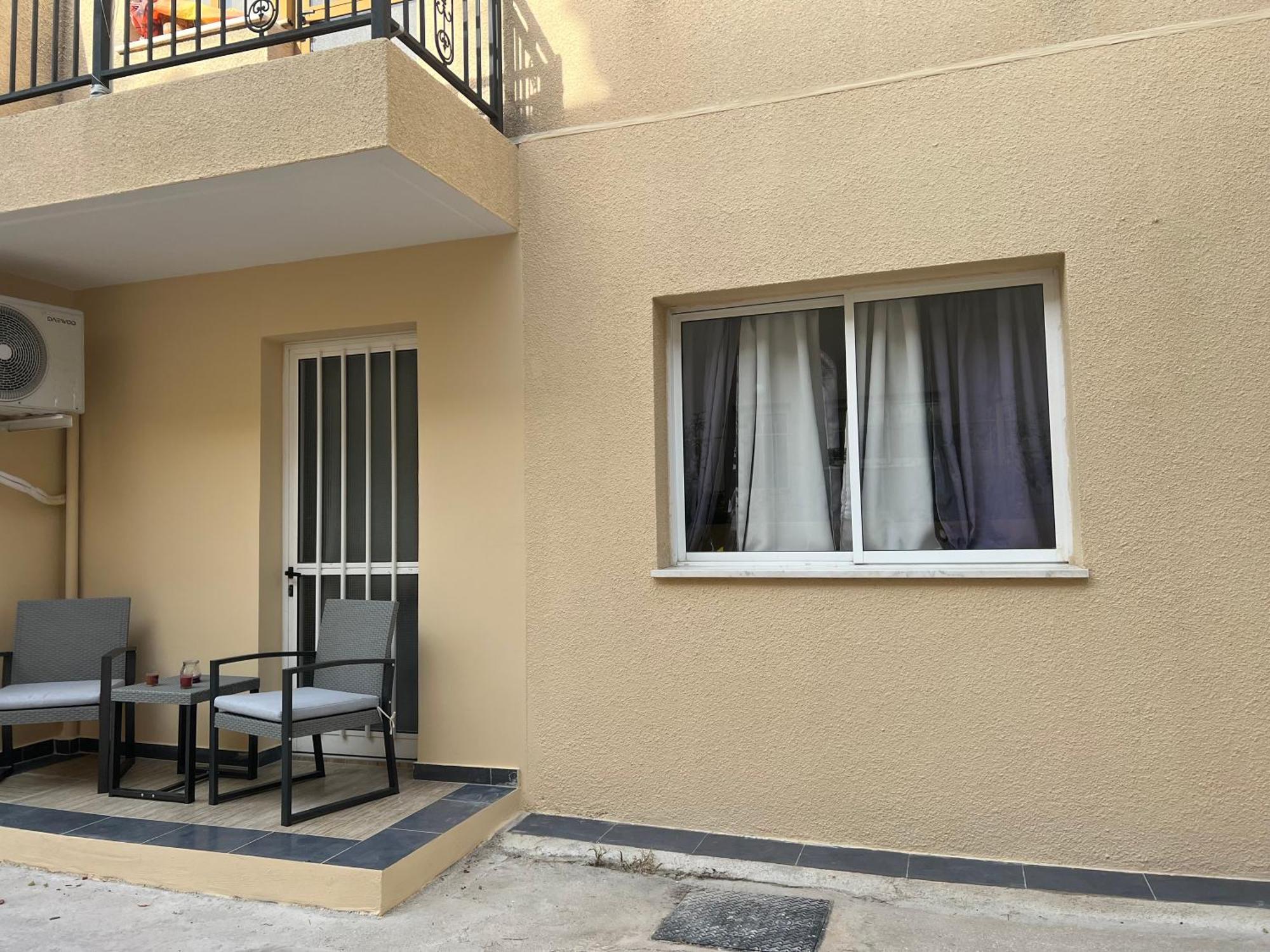 Charalambous Apartment Paphos Bagian luar foto