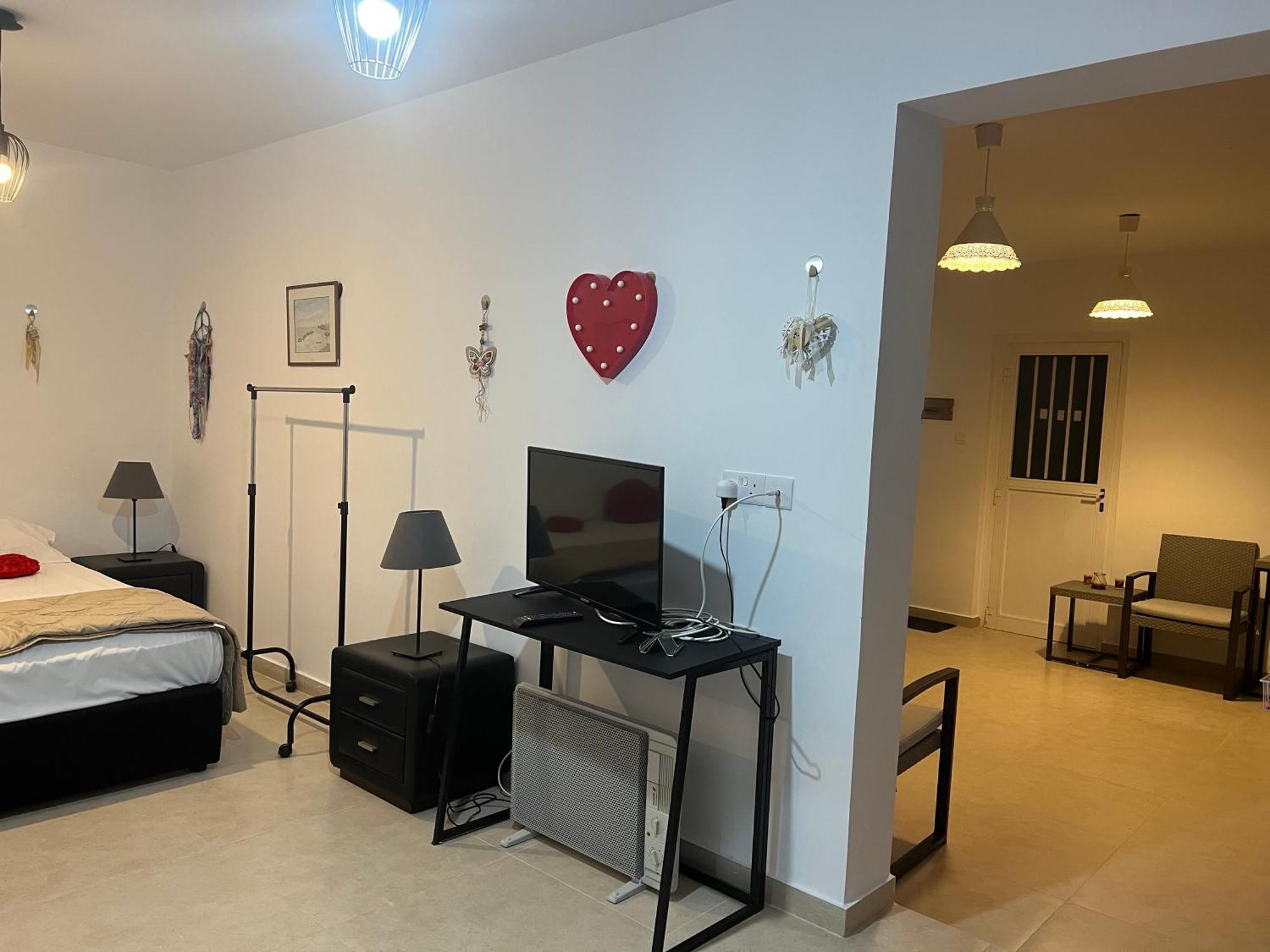 Charalambous Apartment Paphos Bagian luar foto
