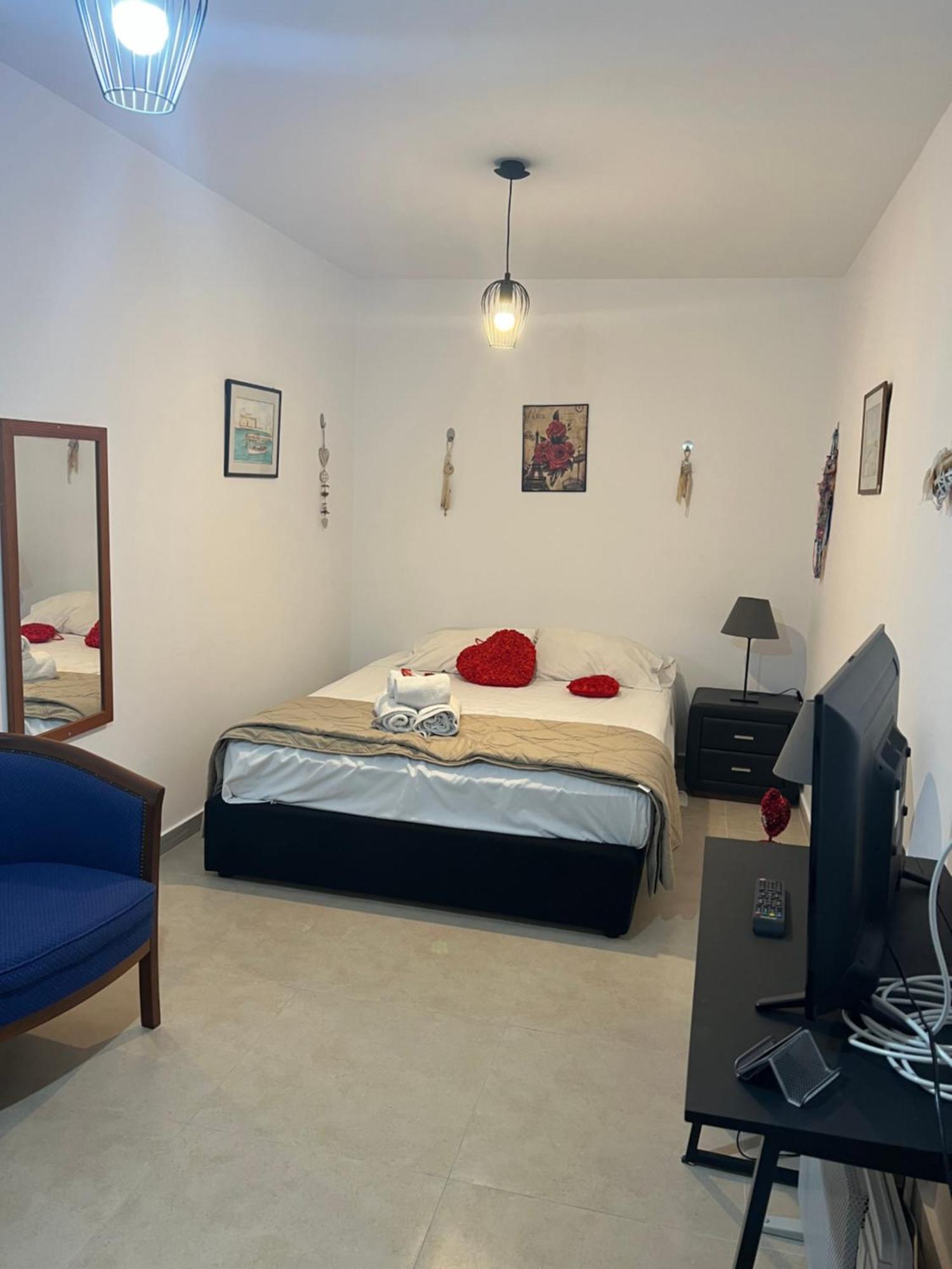 Charalambous Apartment Paphos Bagian luar foto