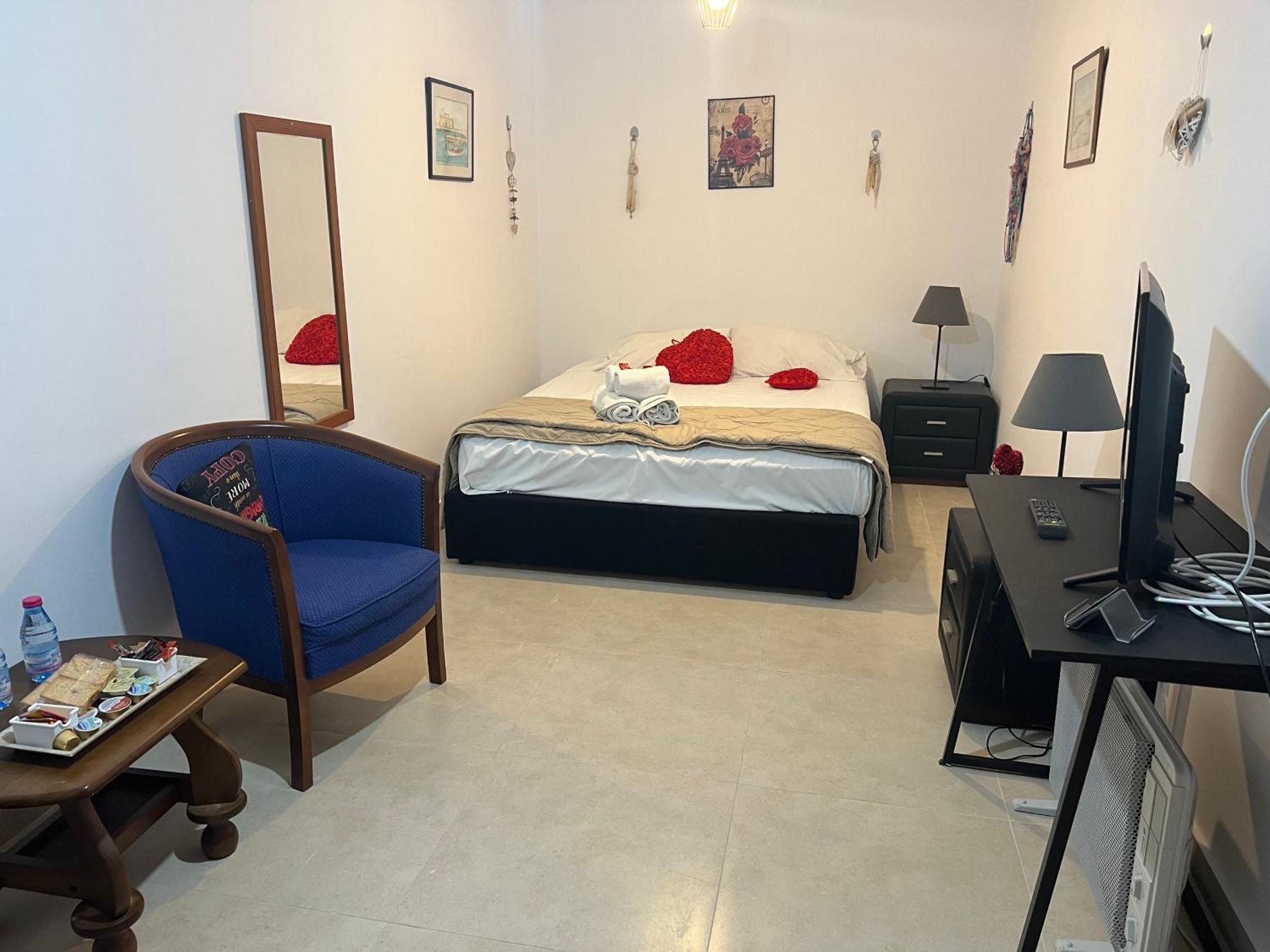 Charalambous Apartment Paphos Bagian luar foto