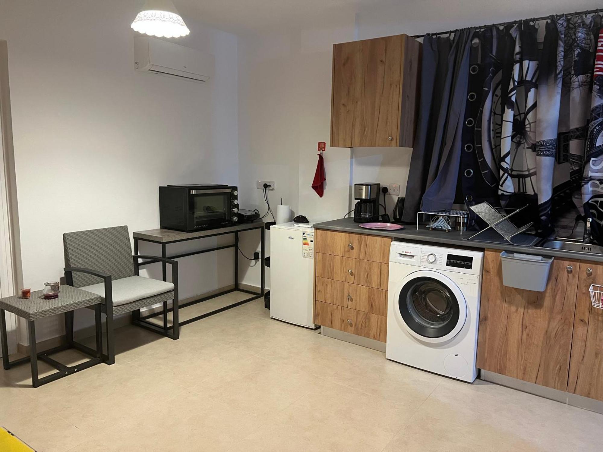 Charalambous Apartment Paphos Bagian luar foto