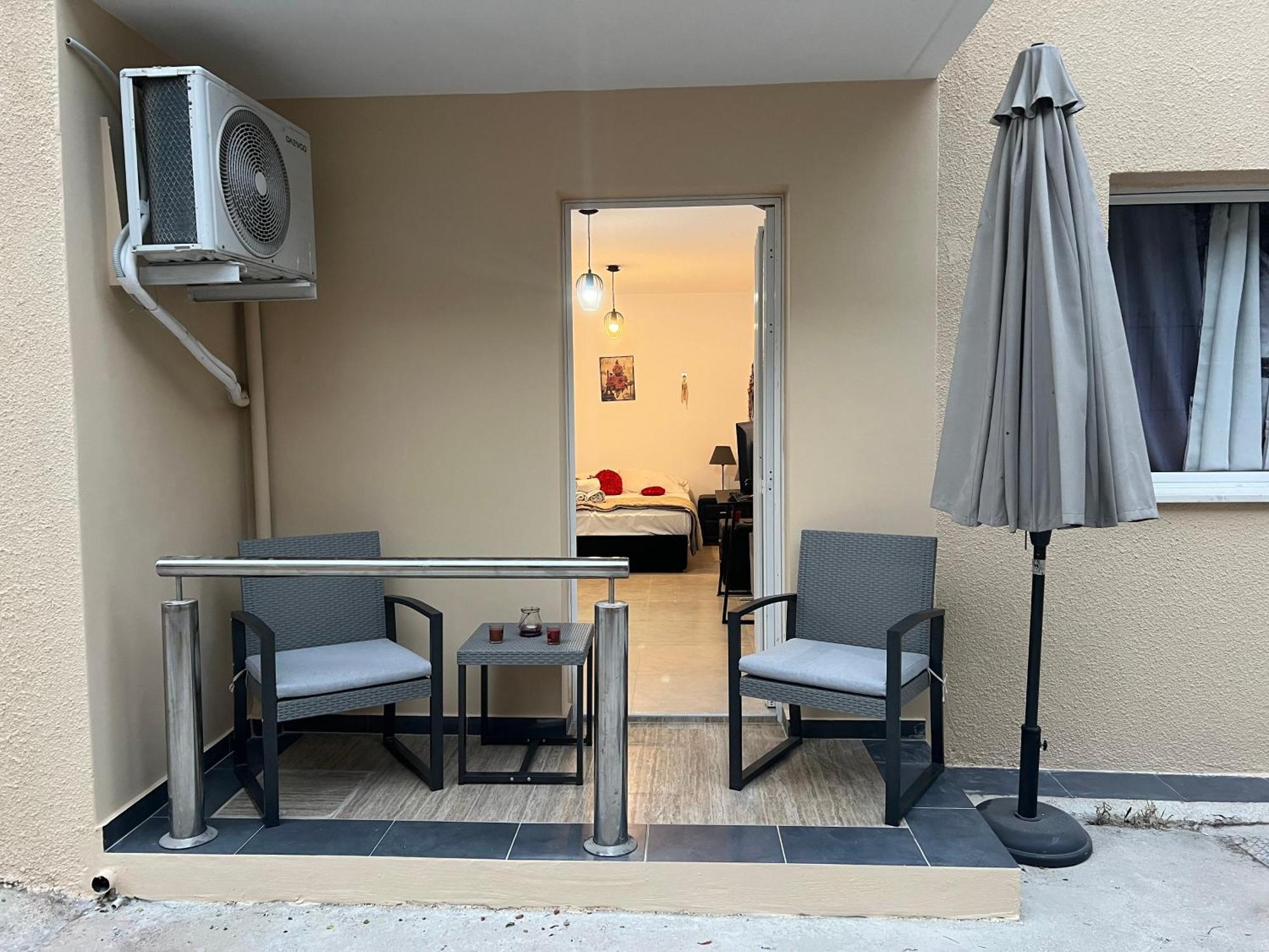Charalambous Apartment Paphos Bagian luar foto