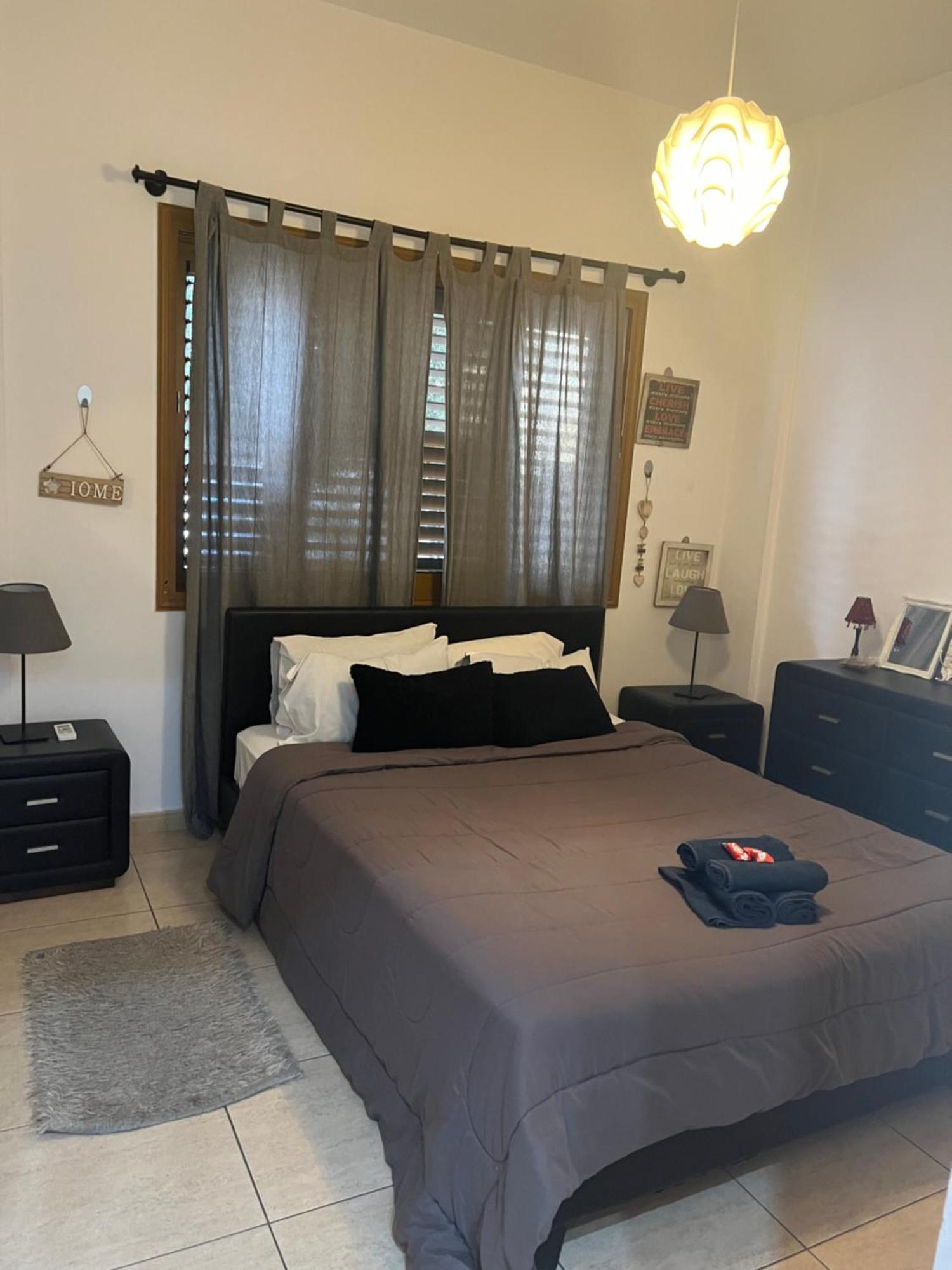 Charalambous Apartment Paphos Bagian luar foto