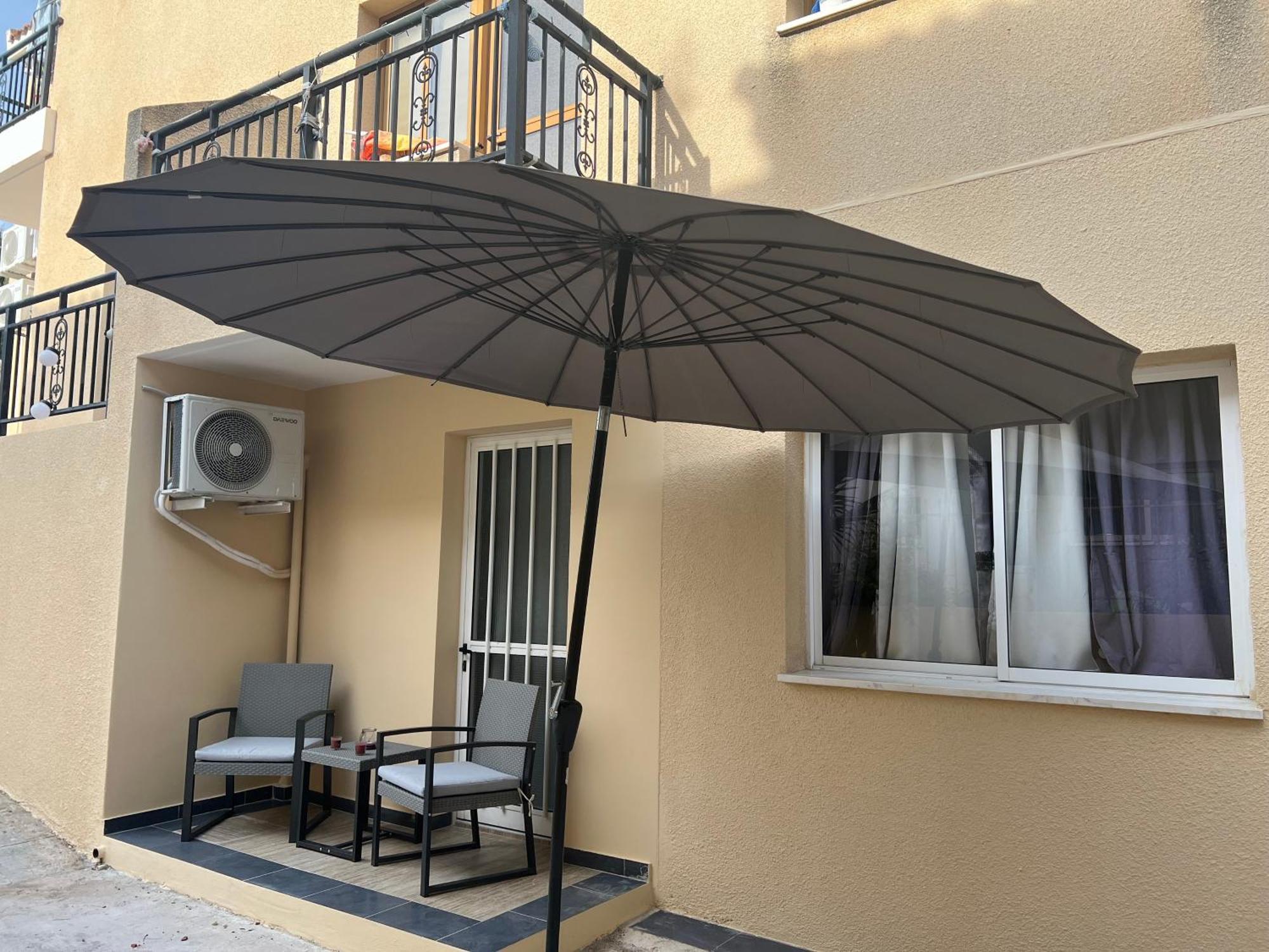 Charalambous Apartment Paphos Bagian luar foto