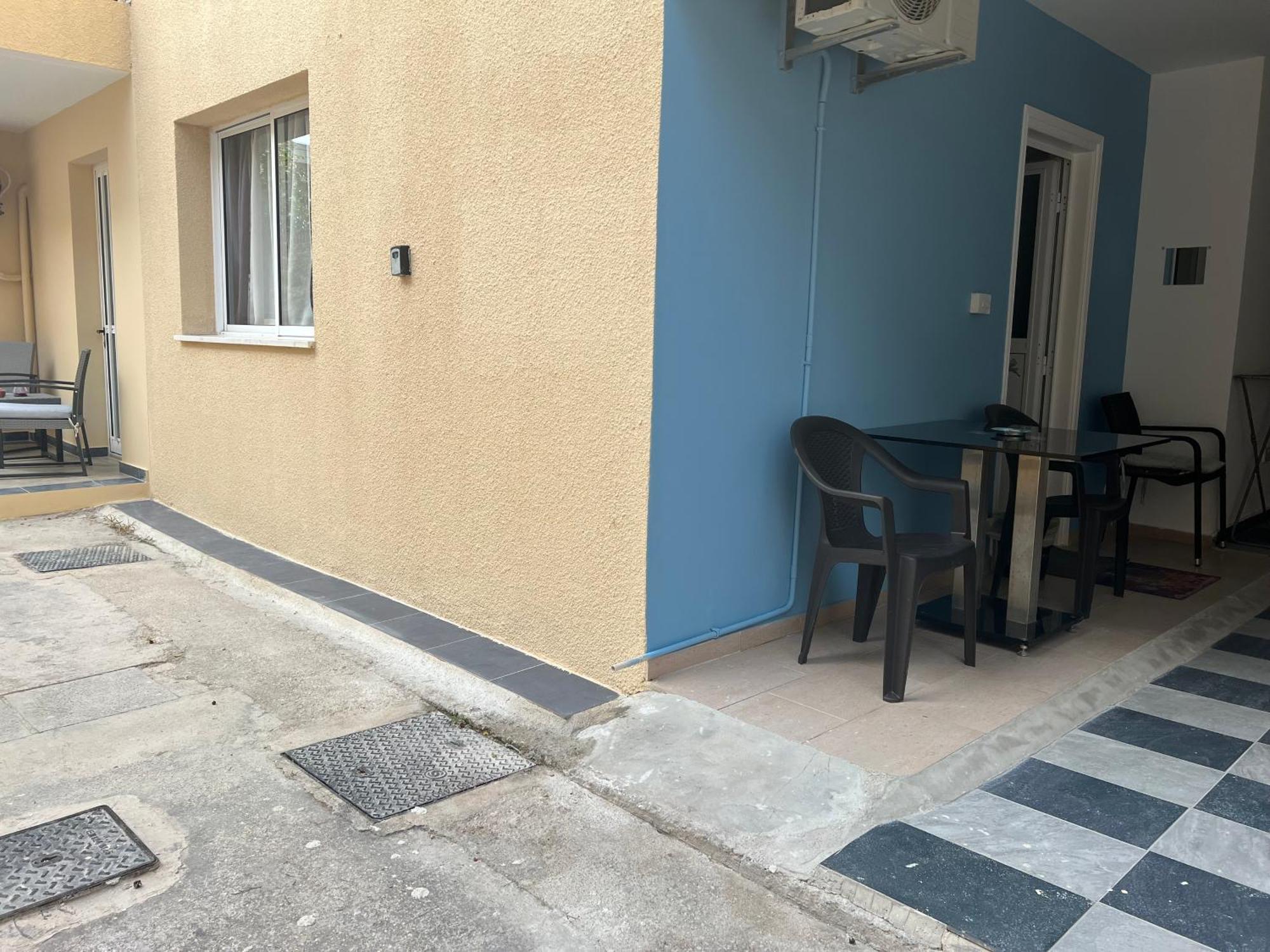 Charalambous Apartment Paphos Bagian luar foto