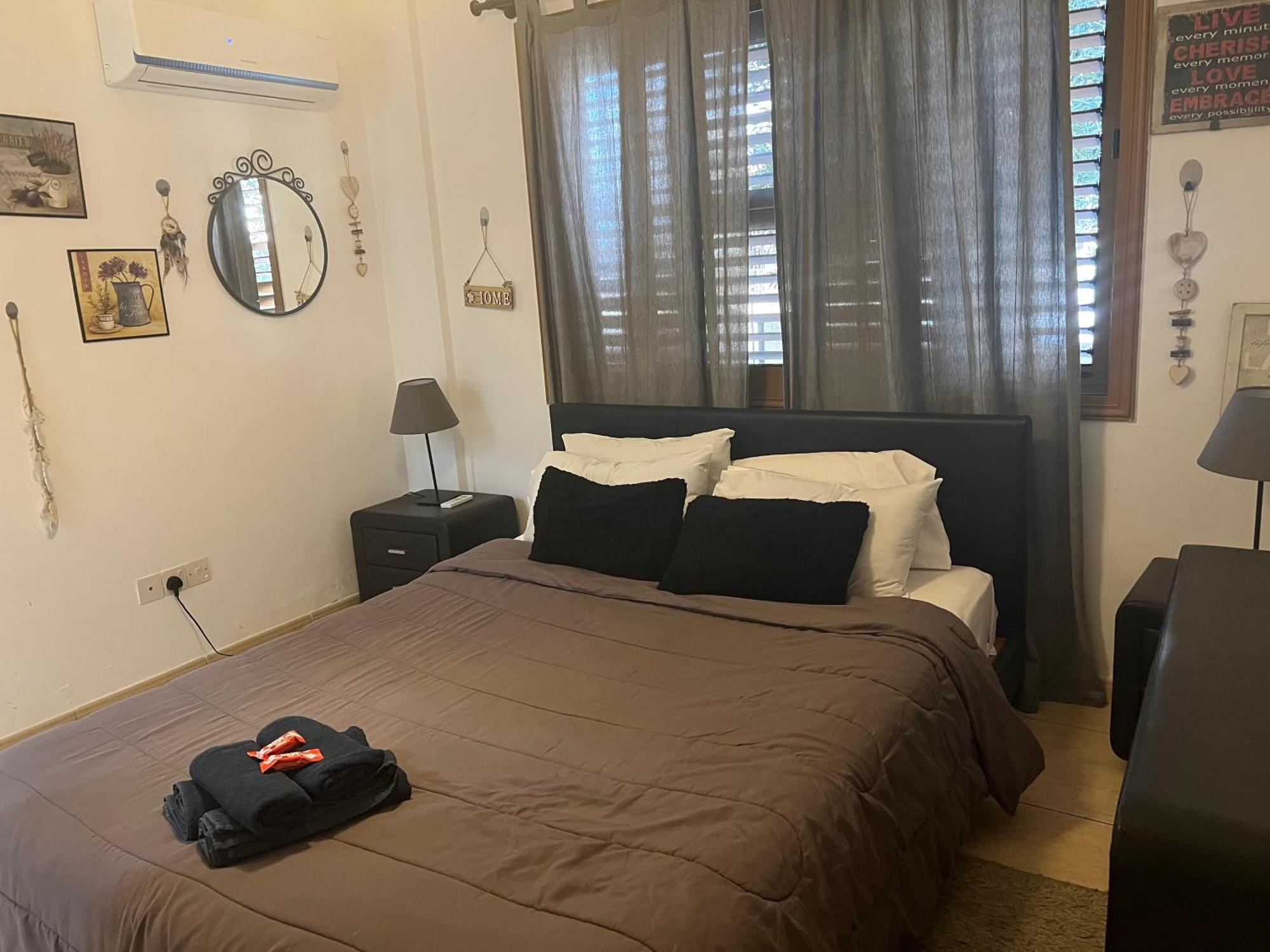 Charalambous Apartment Paphos Bagian luar foto