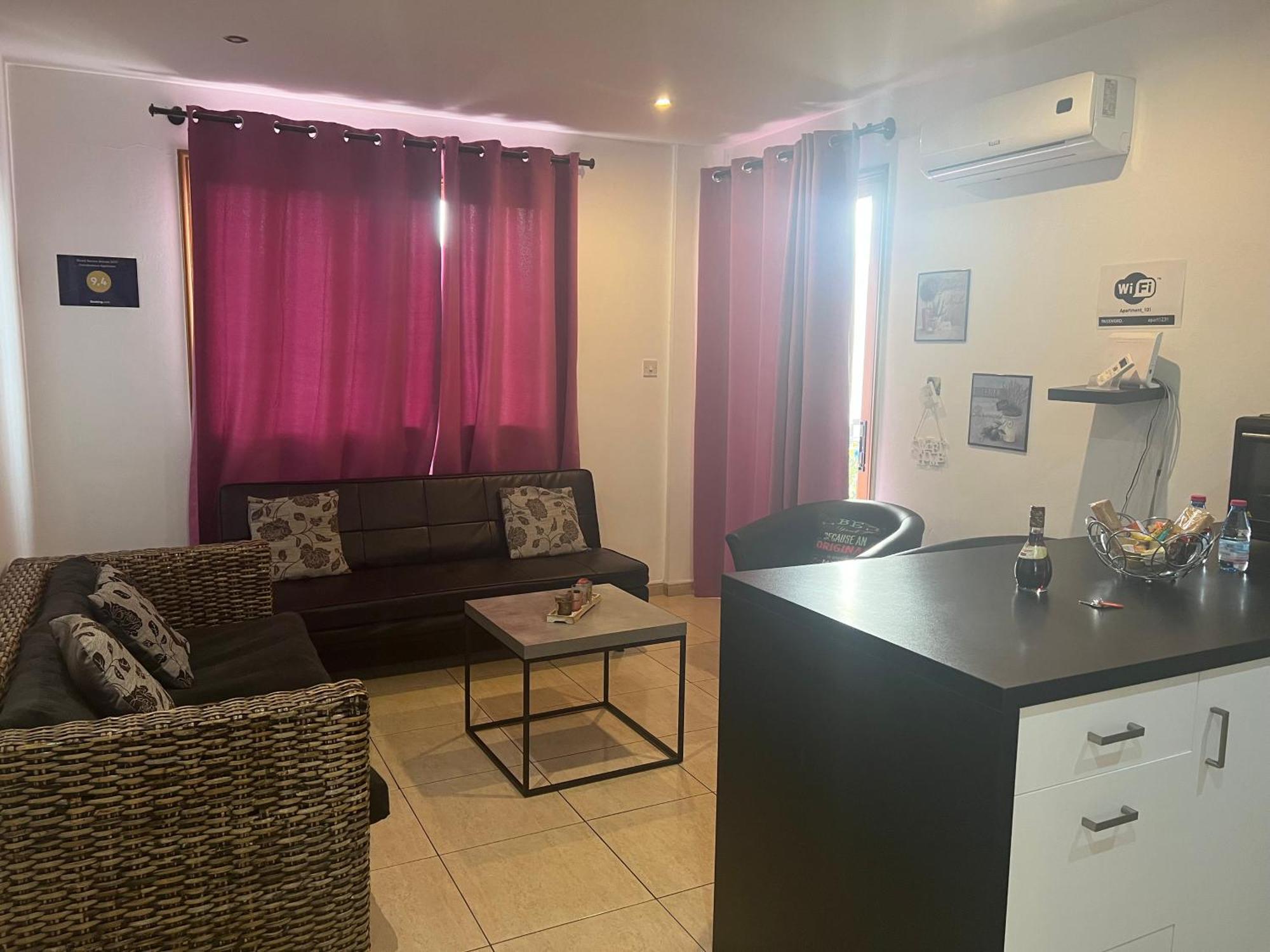 Charalambous Apartment Paphos Bagian luar foto