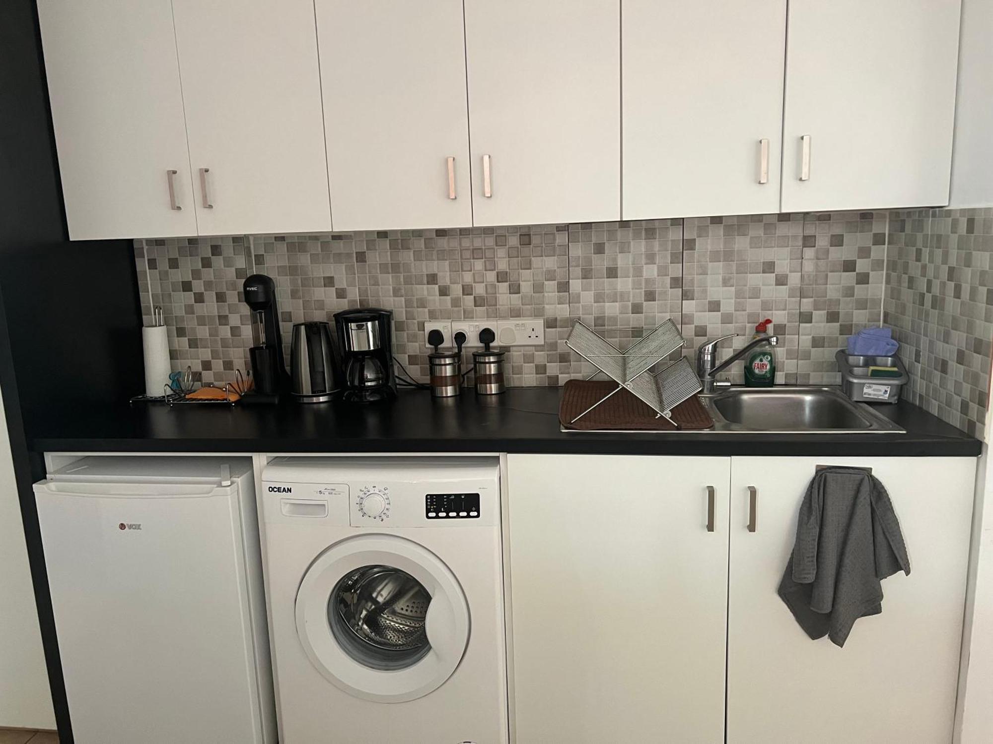 Charalambous Apartment Paphos Bagian luar foto
