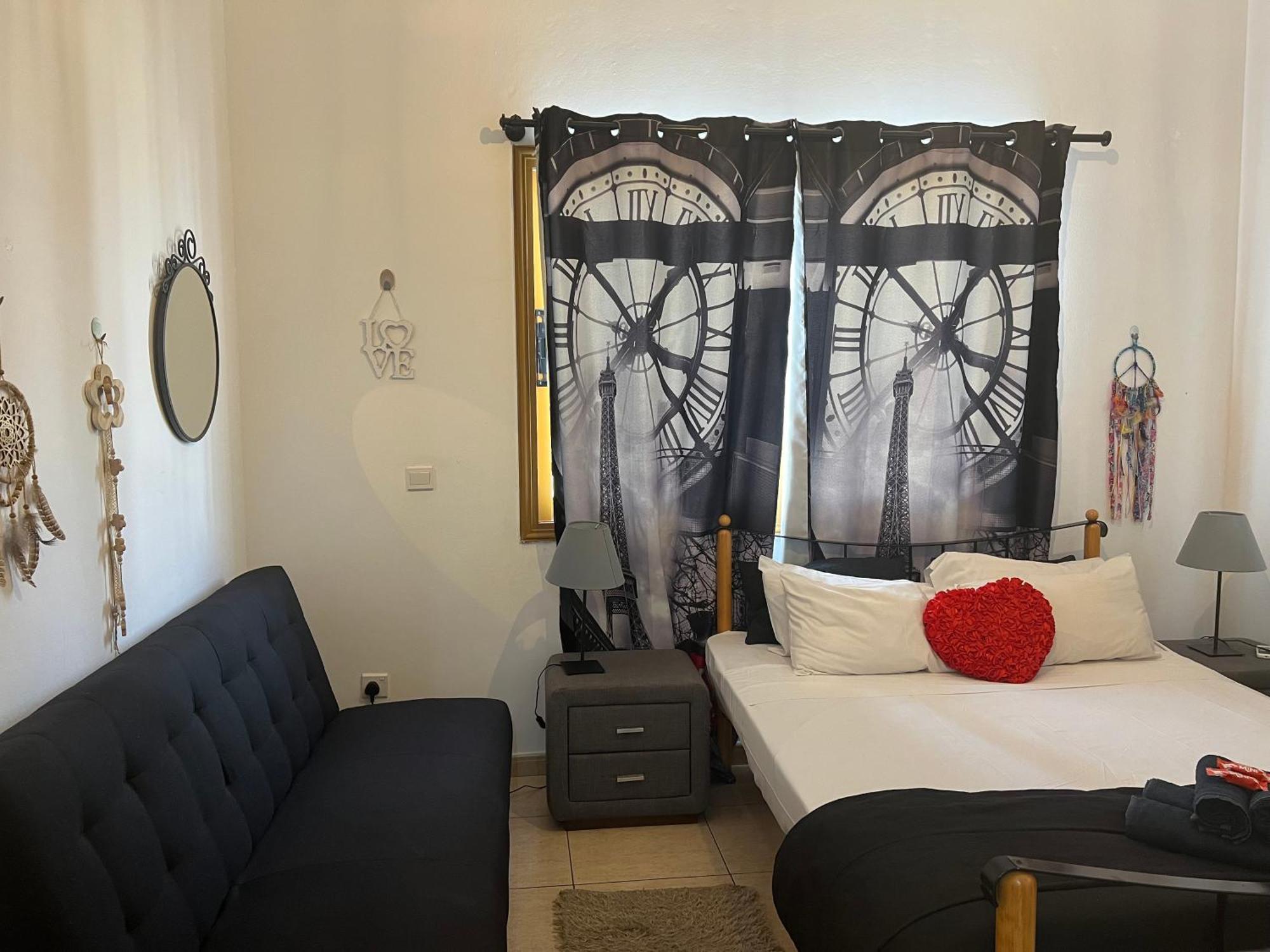 Charalambous Apartment Paphos Bagian luar foto